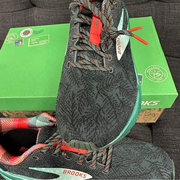 NIB Brooks Run Merry Shoes - Size 10 - Ghost 16 - Picture 5 of 16